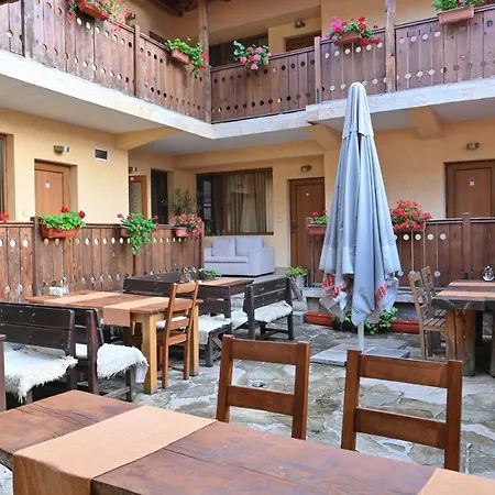 Hostel Nomads *