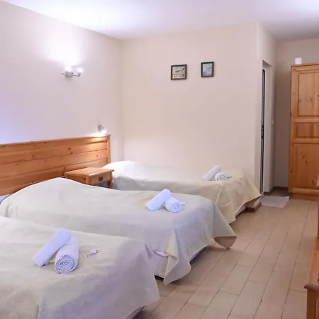 Nomads Hostel *