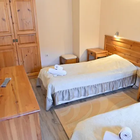 Nomads Hostel *